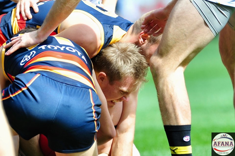 Jack Reiwoldt gets some serious defensive pressure from the Crows defence.