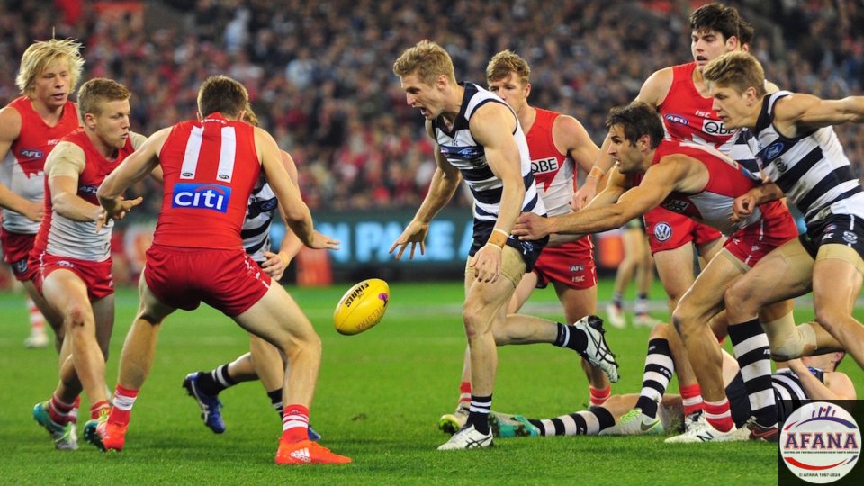 Kennedy, Selwood, Laidler and Hannebury attack the loose ball