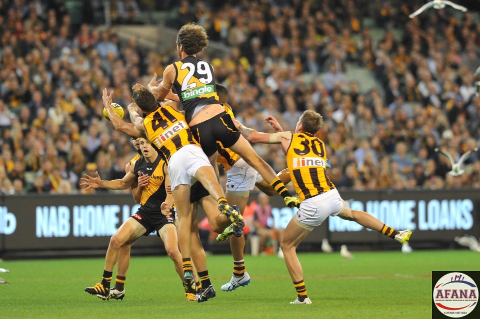 Ty Vickery crashes the pack as Daniel Howe and Irish import Kaiden Brand
