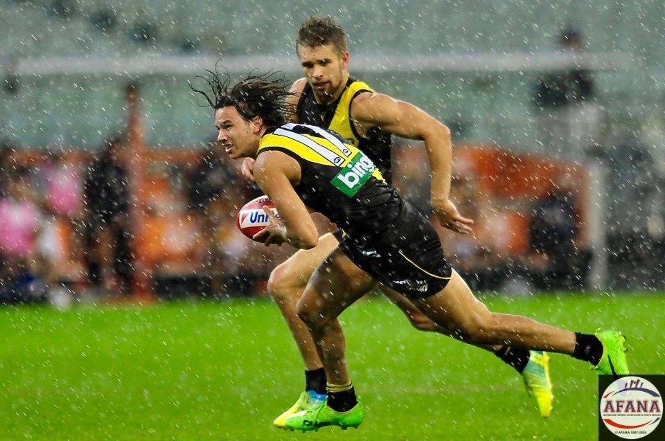 Rioli heads for goal and scores